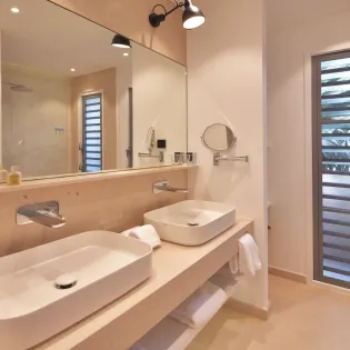 12.1 la romance bathroom 4 SBP