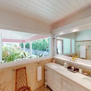 12.1 mustique guest bathroom 1 SBP