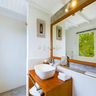 12.1 vie en rose bathroom 4 SBP