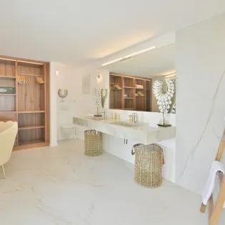 13.1 coeur de pirate guest bathroom 3 SBP