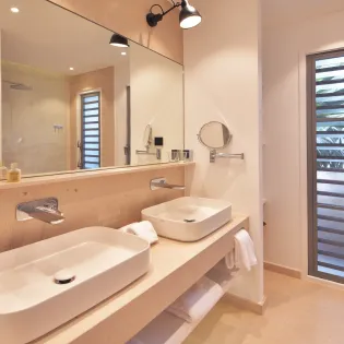 14.1 la romance bathroom 5 SBP
