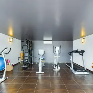 15.1 vie en rose gym room SBP