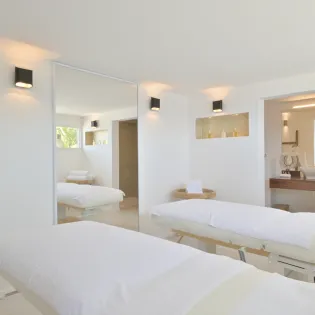 19.1 coeur de pirate massage room SBP