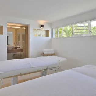 19.2 coeur de pirate massage room SBP