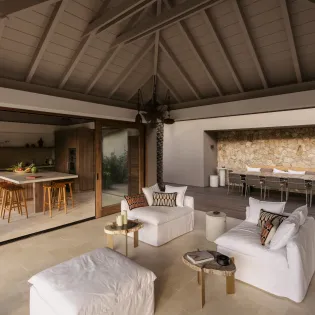 2.5 aqualis living room SBP