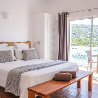 3 vacation rental photo St Barthelemy HEN SOU Villa Sous la Falaise St Barts Villa SOUbd101 desktop