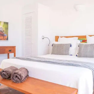4 vacation rental photo St Barthelemy HEN SOU Villa Sous la Falaise St Barts Villa SOUbd102 desktop