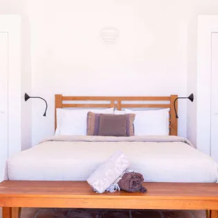 5 vacation rental photo St Barthelemy HEN SOU Villa Sous la Falaise St Barts Villa SOUbd203 desktop