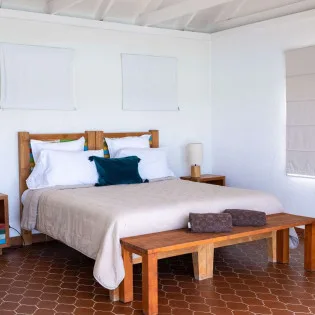 7 vacation rental photo St Barthelemy HEN SOU Villa Sous la Falaise St Barts Villa SOUbd305 desktop