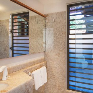 9 St Barts Villa DVTbth05 SBP