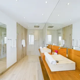 4.2 arrow marine guest bathroom 1 SBP