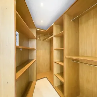 4.3 arrow marine guest bathroom 1 SBP