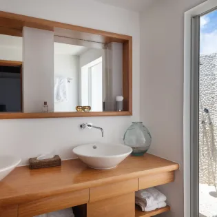 5.1 kyr guest bathroom 1 SBP