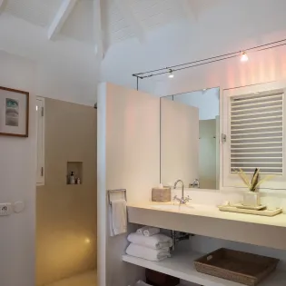 6.1 angelina bathroom 1 SBP