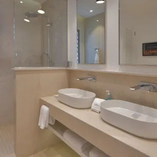 6.1 la romance bathroom 1 SBP