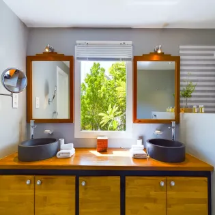 6.1 vie en rose bathroom 1 SBP