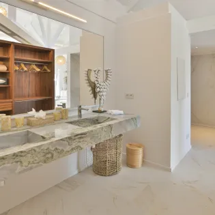 6.2 coeur de pirate primary bathroom SBP