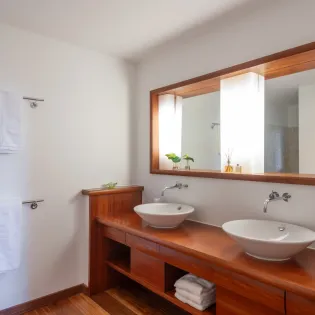 7.1 kyr guest bathroom 3 SBP