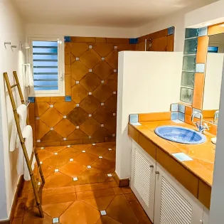 7.1 la desirade bathroom 2 SBP