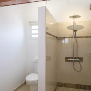 7.2 la roche dans i eau bathroom 2 SBP