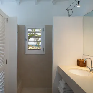 8.1 angelina bathroom 2 SBP