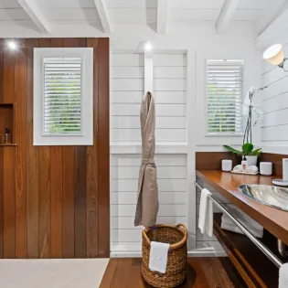 8.2   camp david  bathroom 3   chateau charlie SBP