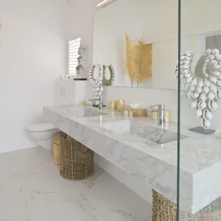 9.1 coeur de pirate guest bathroom 1 SBP