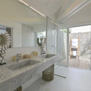 9.4 coeur de pirate guest bathroom 1 SBP